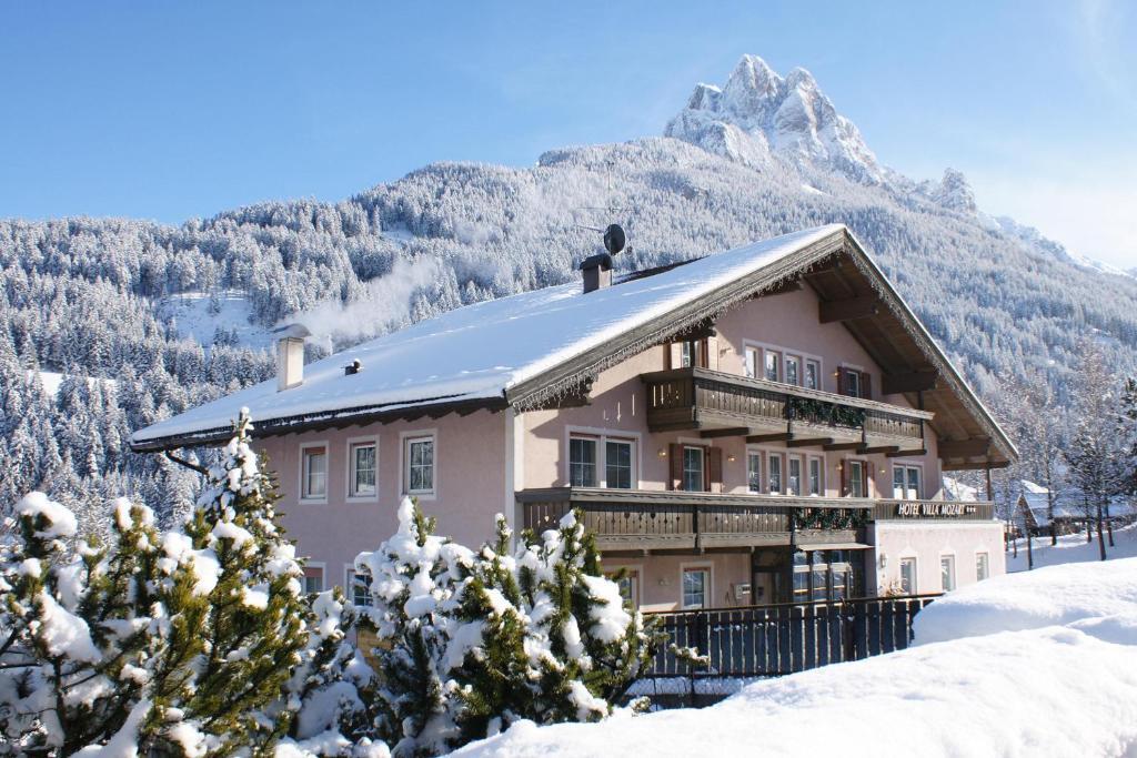 Hotel Villa Mozart Pozza di Fassa Exterior photo