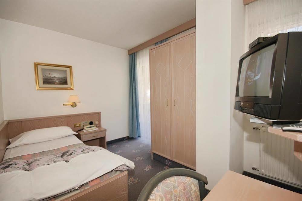 Hotel Villa Mozart Pozza di Fassa Exterior photo