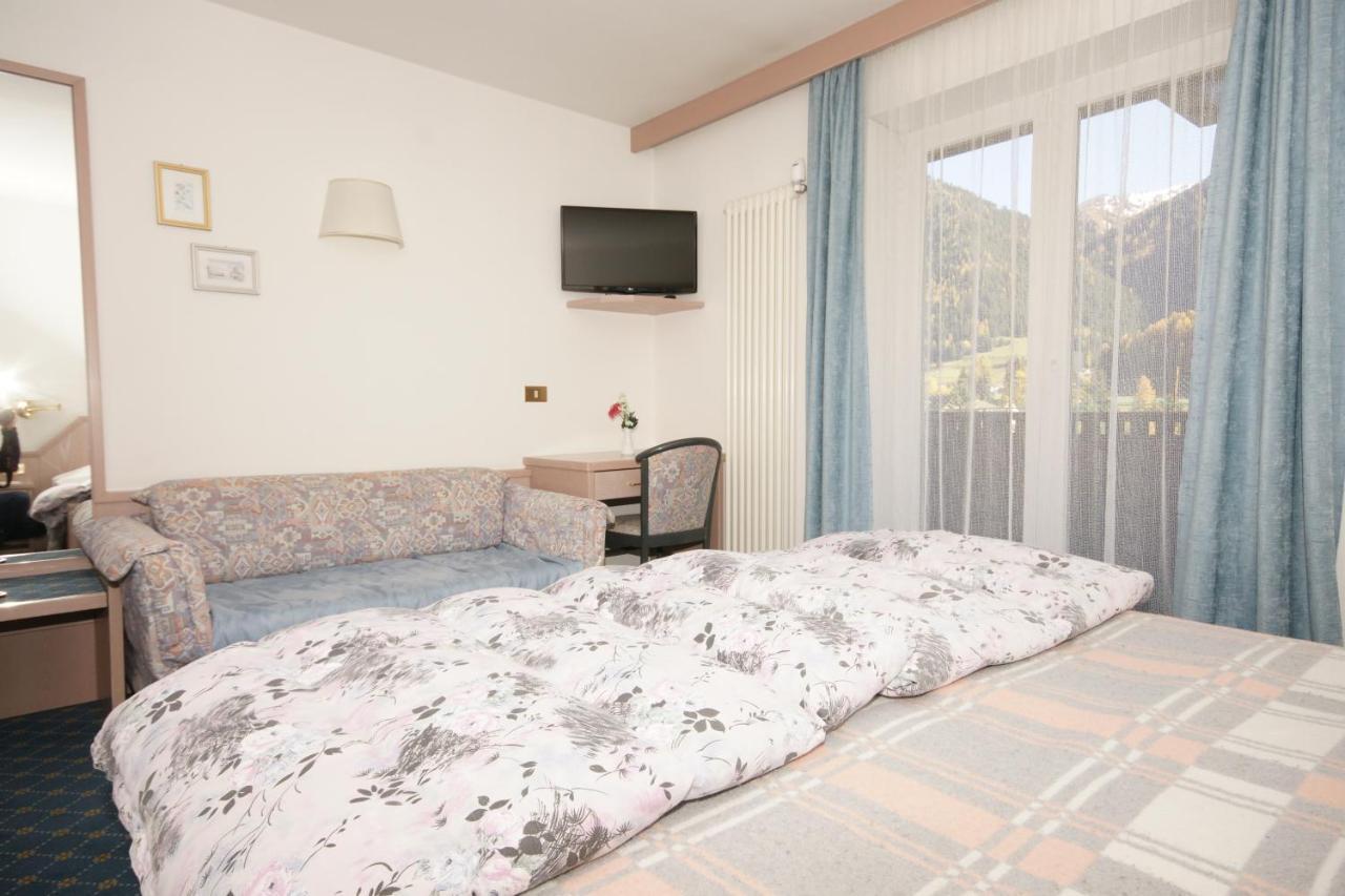 Hotel Villa Mozart Pozza di Fassa Exterior photo
