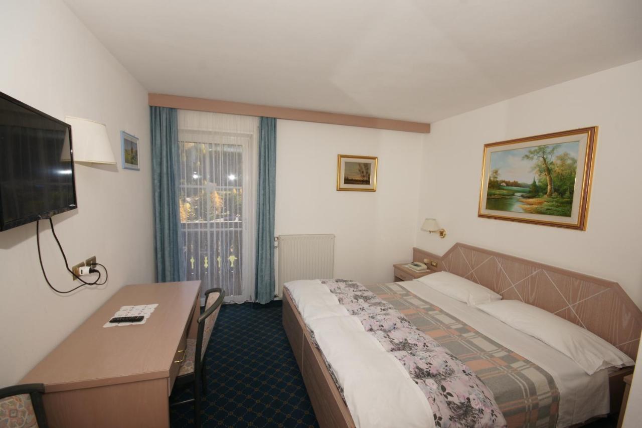 Hotel Villa Mozart Pozza di Fassa Exterior photo