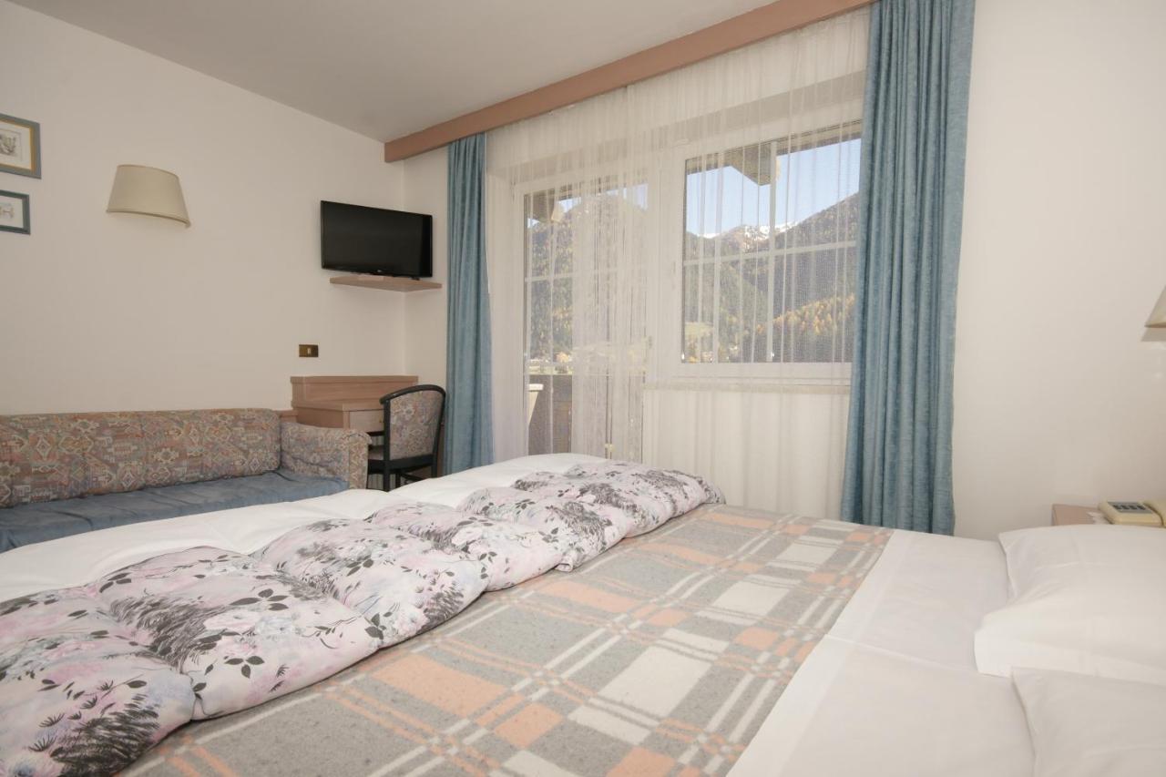 Hotel Villa Mozart Pozza di Fassa Exterior photo